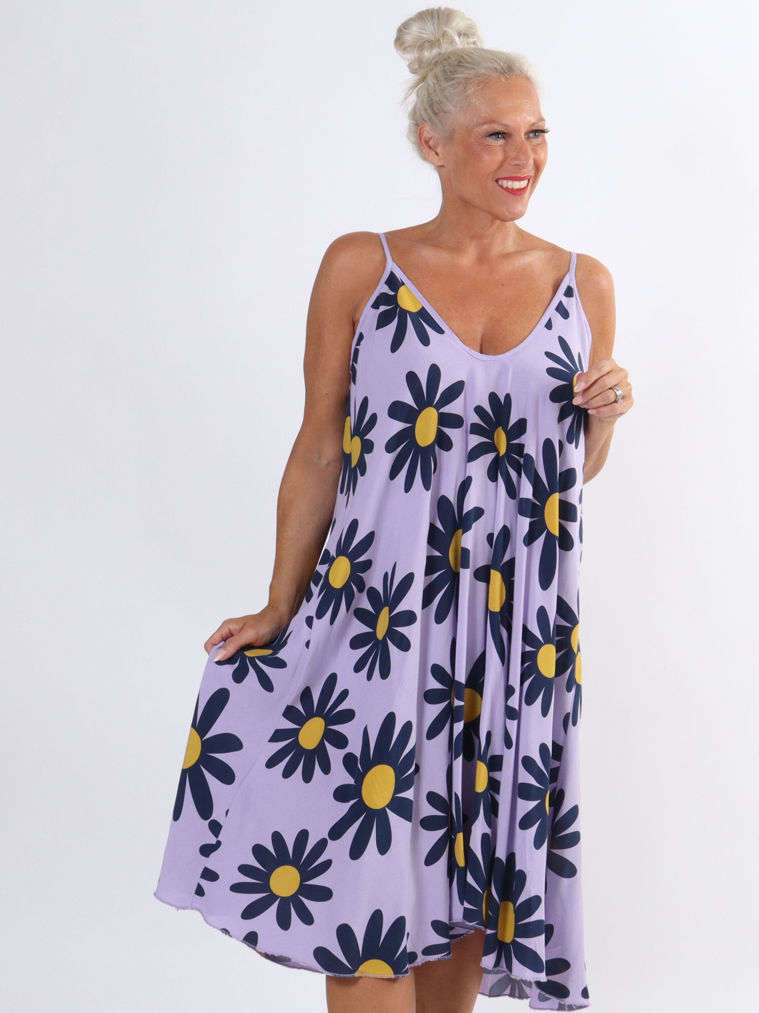 Maddie Sunflower - Söt klänning i plus size med blomstermotiv